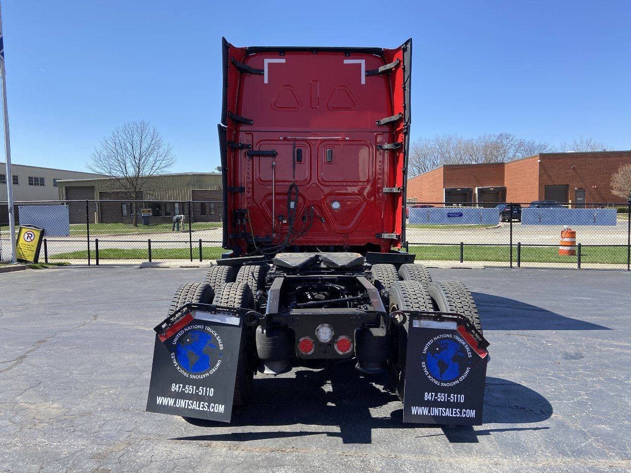 2022 FREIGHTLINER Cascadia CA126 ** Tandem Axle Sleeper image 6