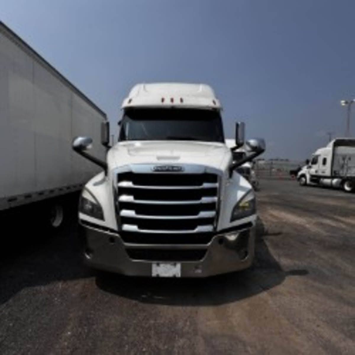 2020 Freightliner Cascadia image 2