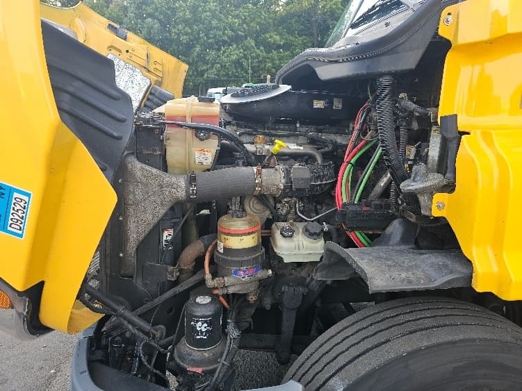 Used 2019 FREIGHTLINER Conventional - Day Cab, Tractor image 15