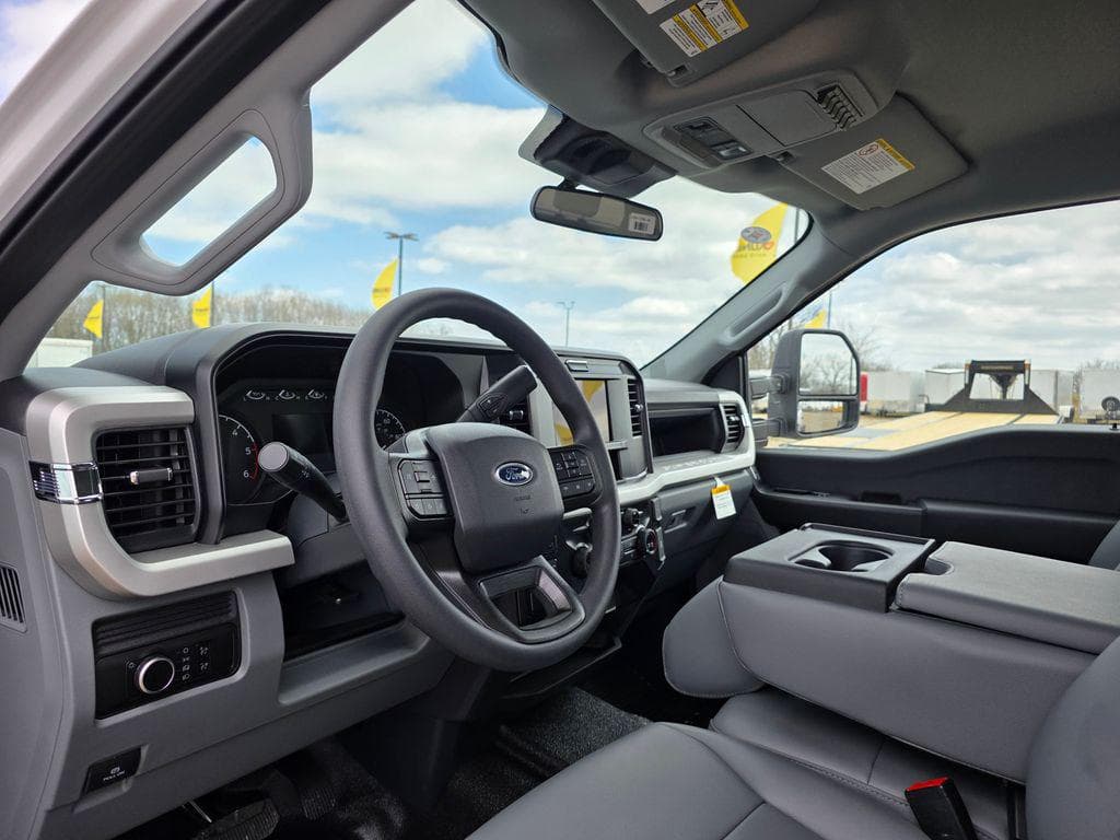 2026 Ford F-450SD XL DRW CAB CHASSIS image 20