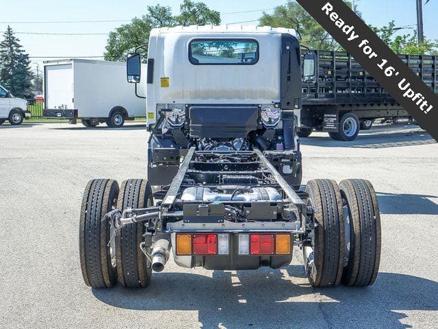 2025 Chevrolet 5500 XG LCF Gas Work Truck 150" Wheelbase Cab Chassis image 3