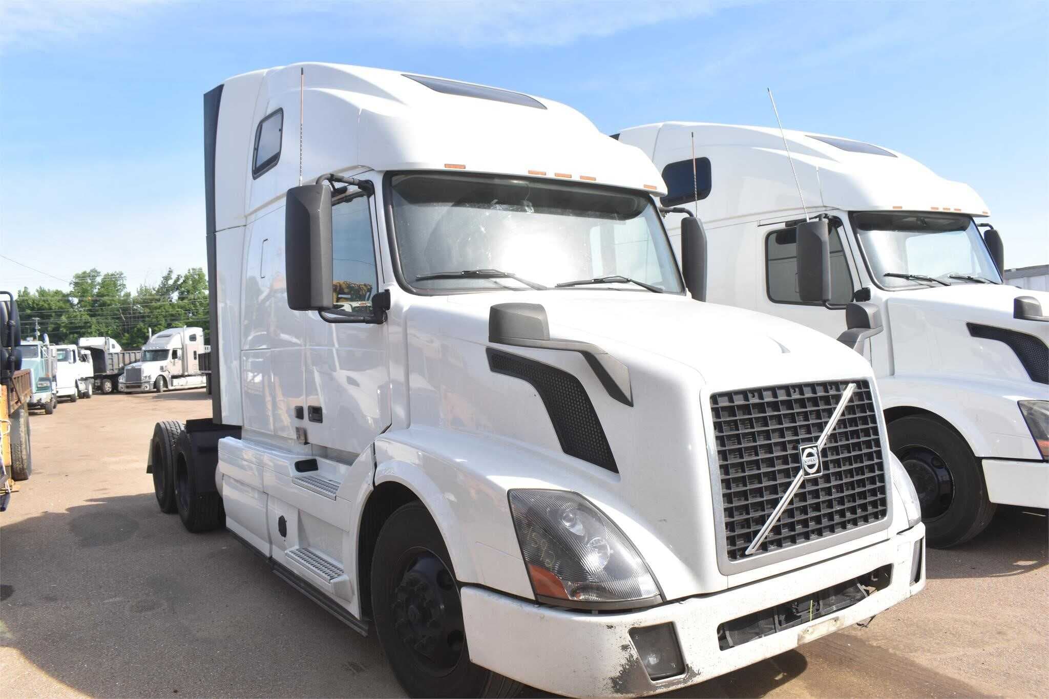2016 Volvo VNL670 image 4