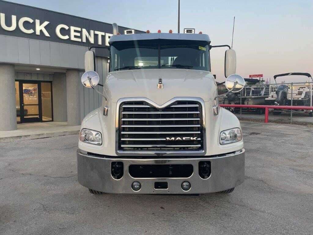 2018 Mack CXU613 Pinnacle image 2