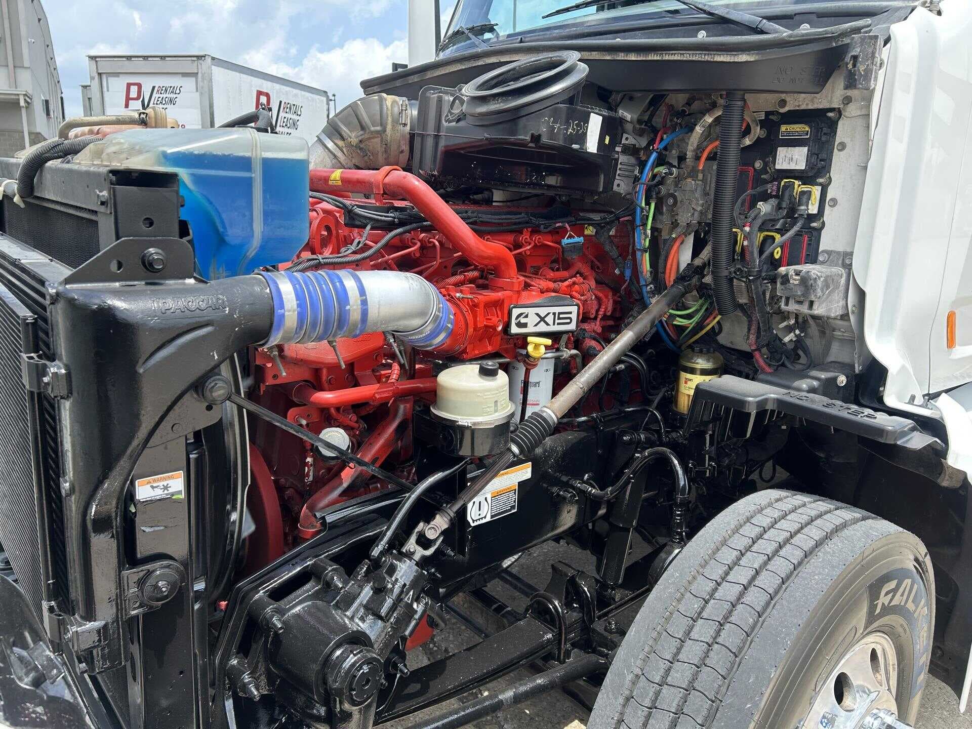 2020 Peterbilt 579 image 13