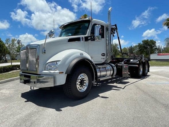 2025 Kenworth T880 image 12