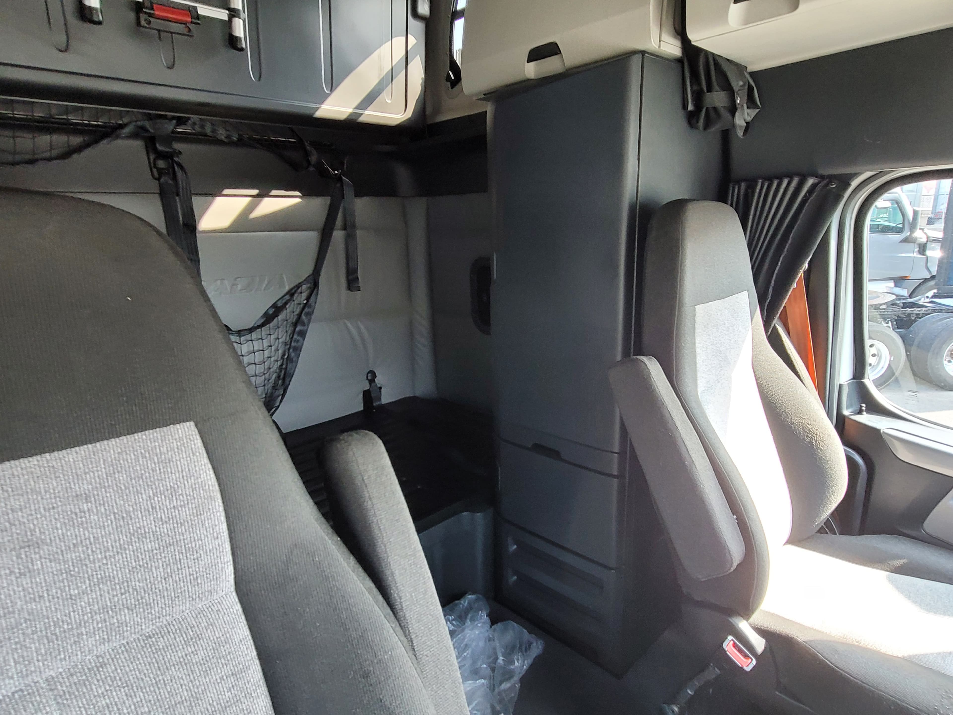 2022 Freightliner Cascadia 126 image 9