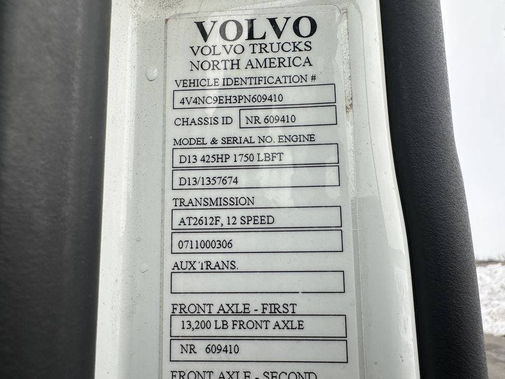 2023 Volvo VNL image 14