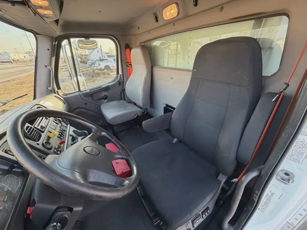 Used 2015 FREIGHTLINER Reefer/Refrigerated Truck, Expeditor-Hotshot, Catering Truck - Food Truck - BUSINESS CLASS M2 106  image 19