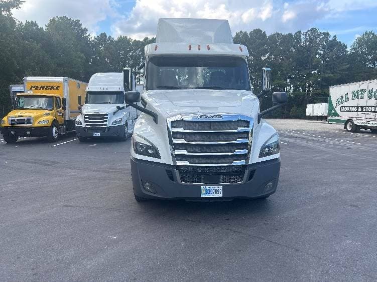 2019 Freightliner Cascadia 126 Day Cab Truck - 455HP, 10 Speed Manual image 2