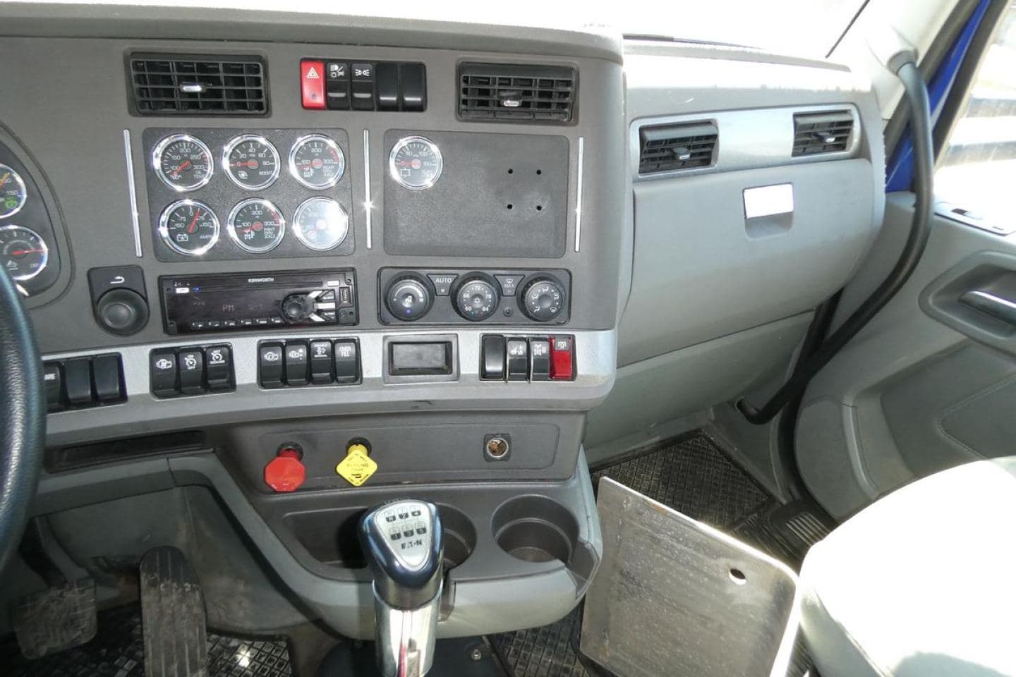 2015 Kenworth T680 image 4