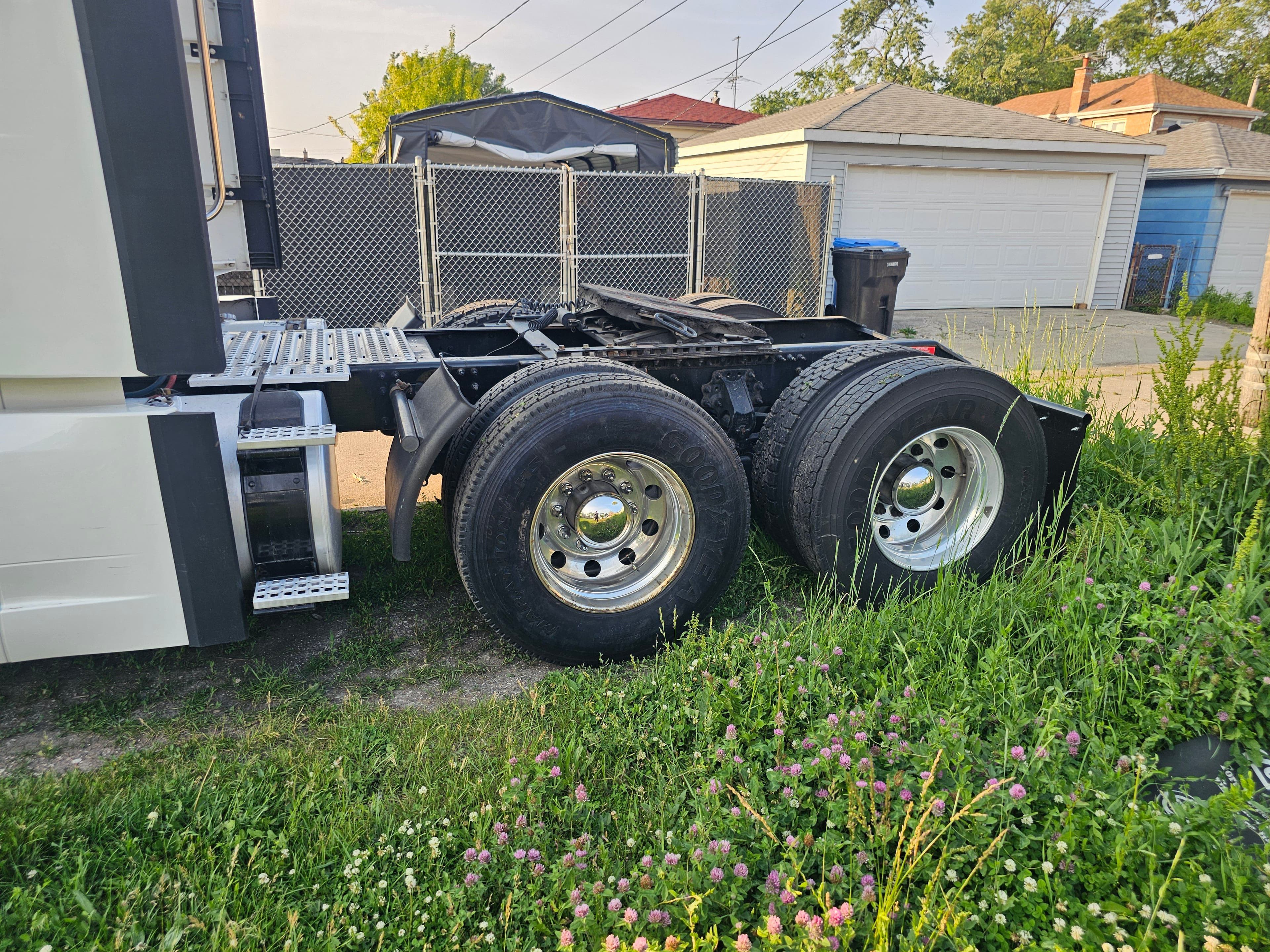 2020 Volvo VNL image 7