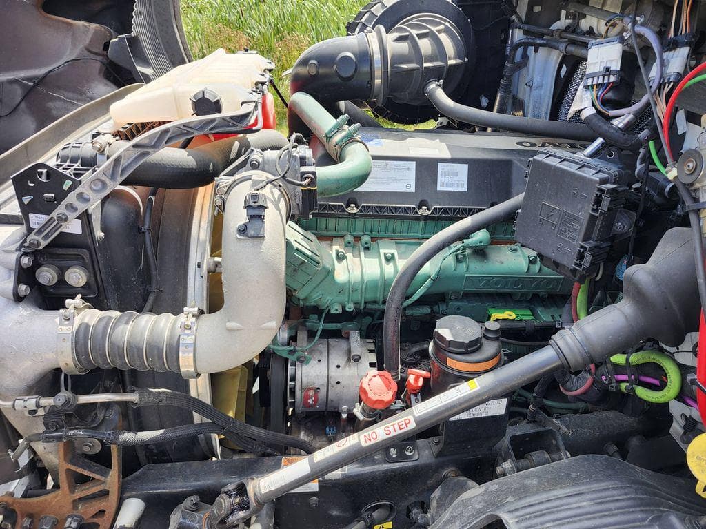 2020 Volvo VNR image 12