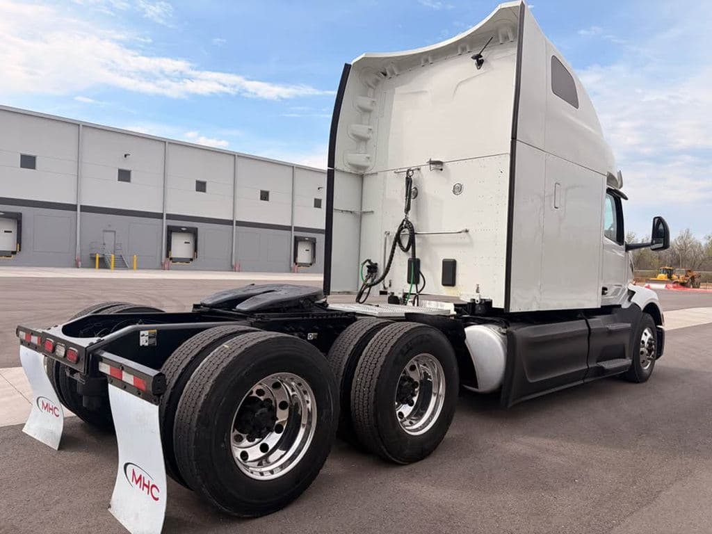 Used 2023 PETERBILT 579 image 5