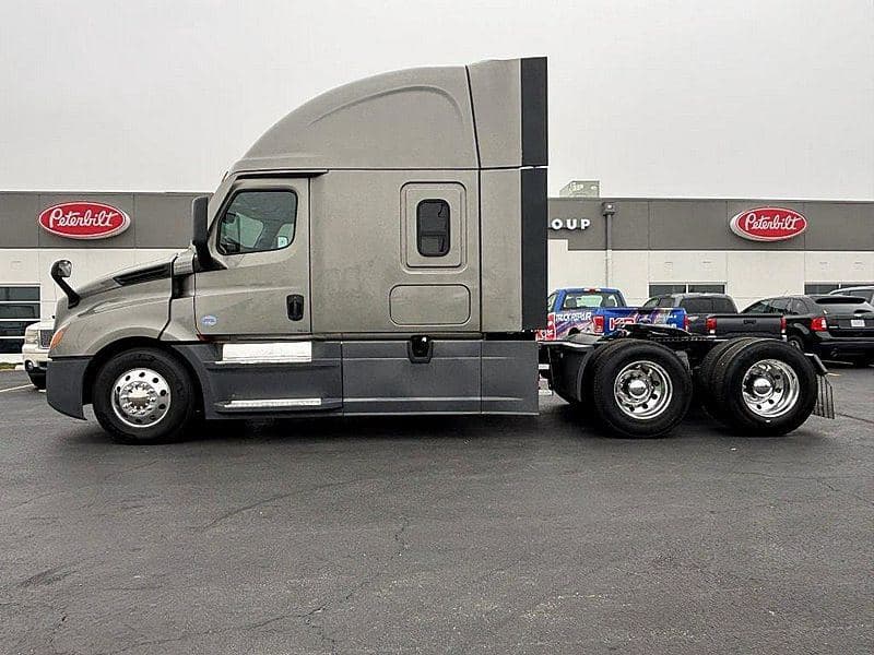 2023 Freightliner Cascadia 126 image 4