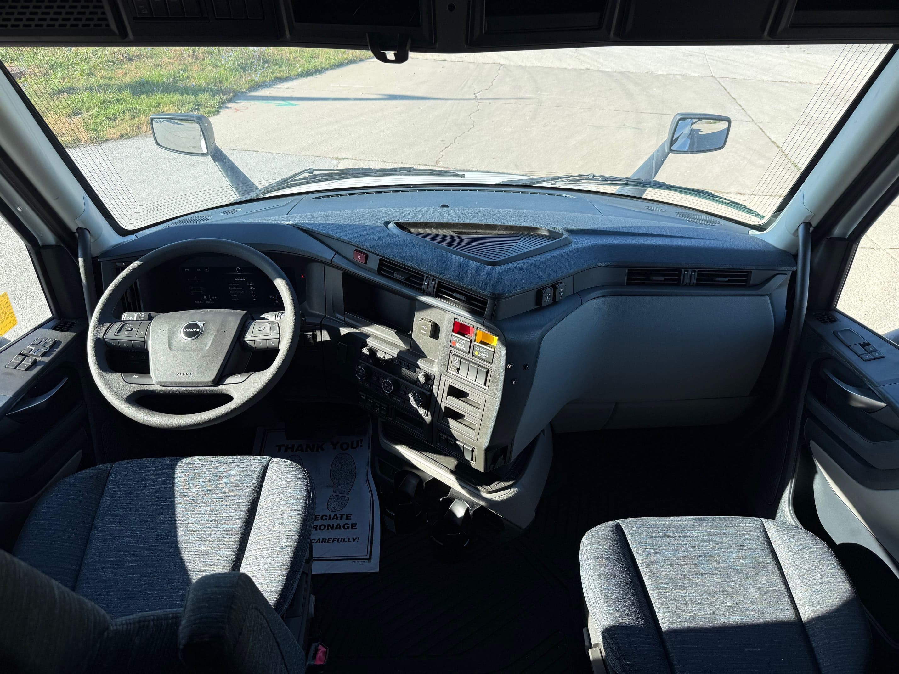 2026 Volvo VNL860 image 7