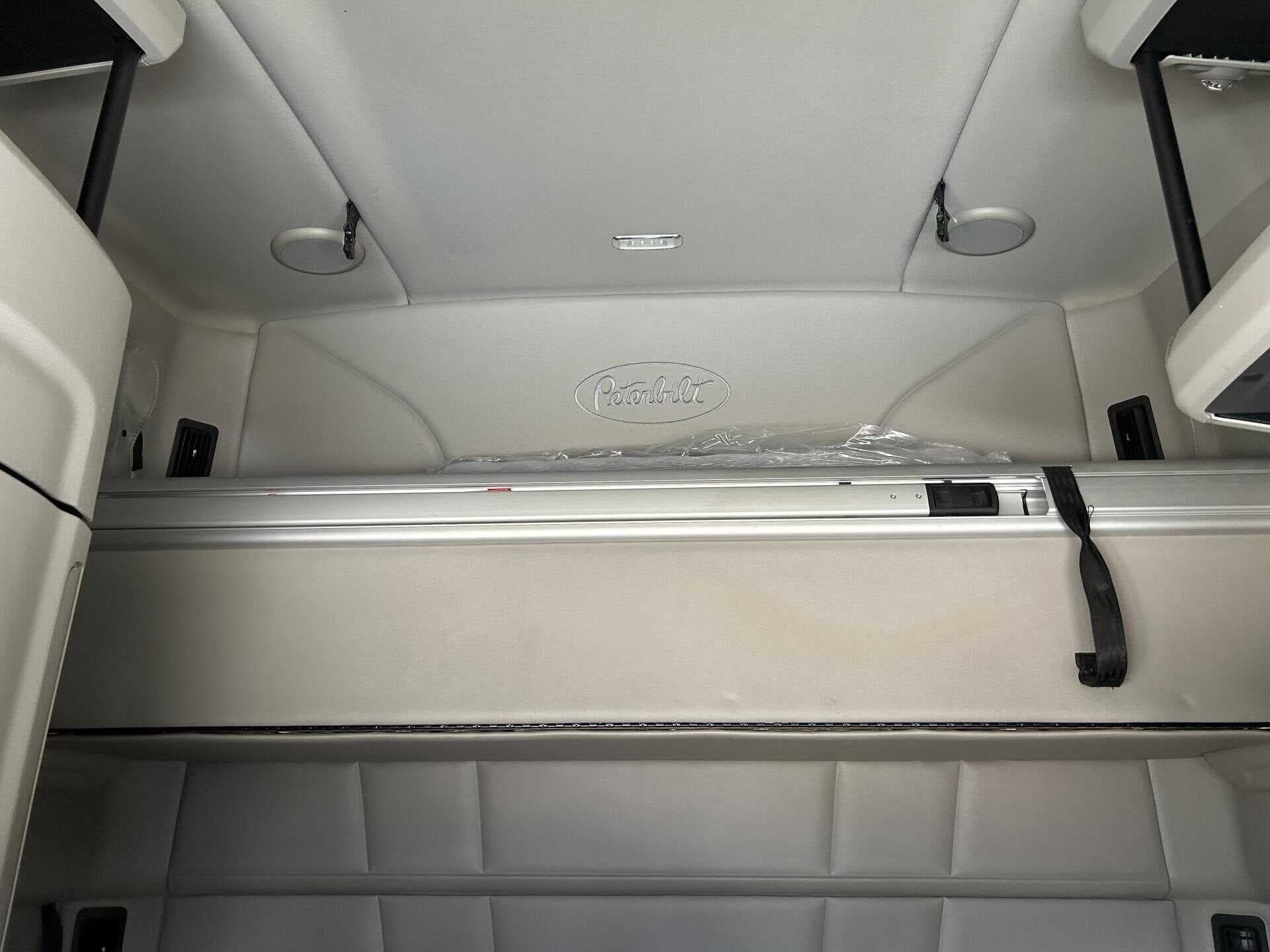 2020 Peterbilt 579 image 25