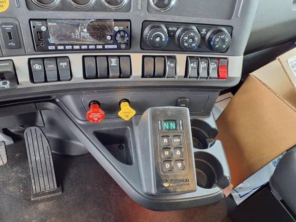 2025 Kenworth T880 image 13