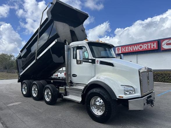 2023 Kenworth T880 image 1