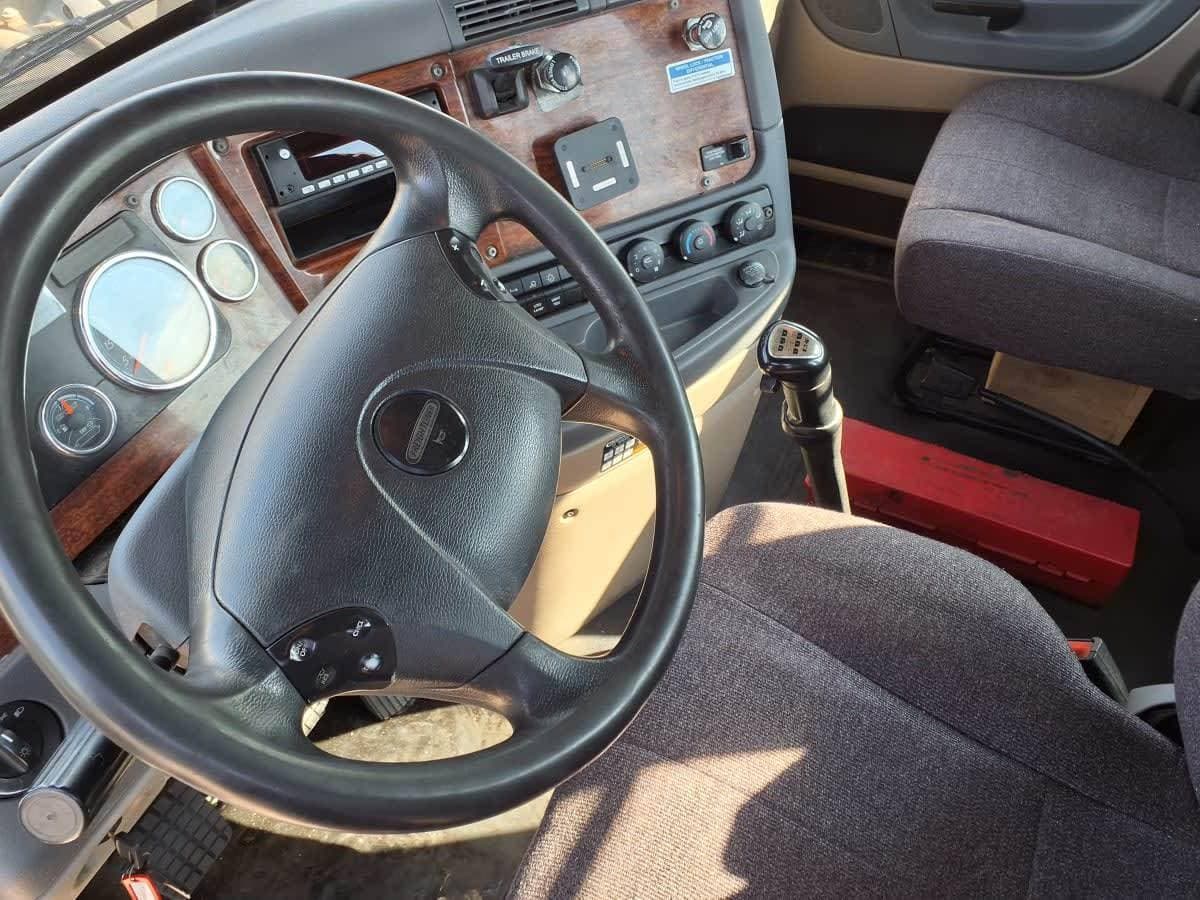 2020 Freightliner Cascadia image 7