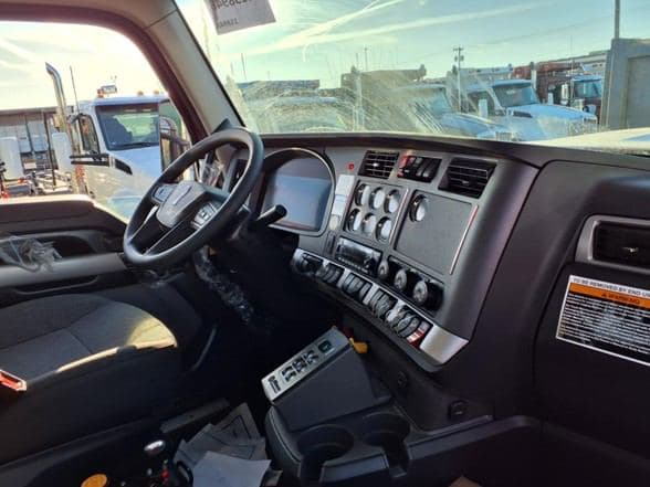 2025 Kenworth W990 image 23