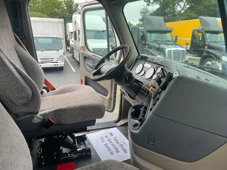 2018 Freightliner Cascadia image 4