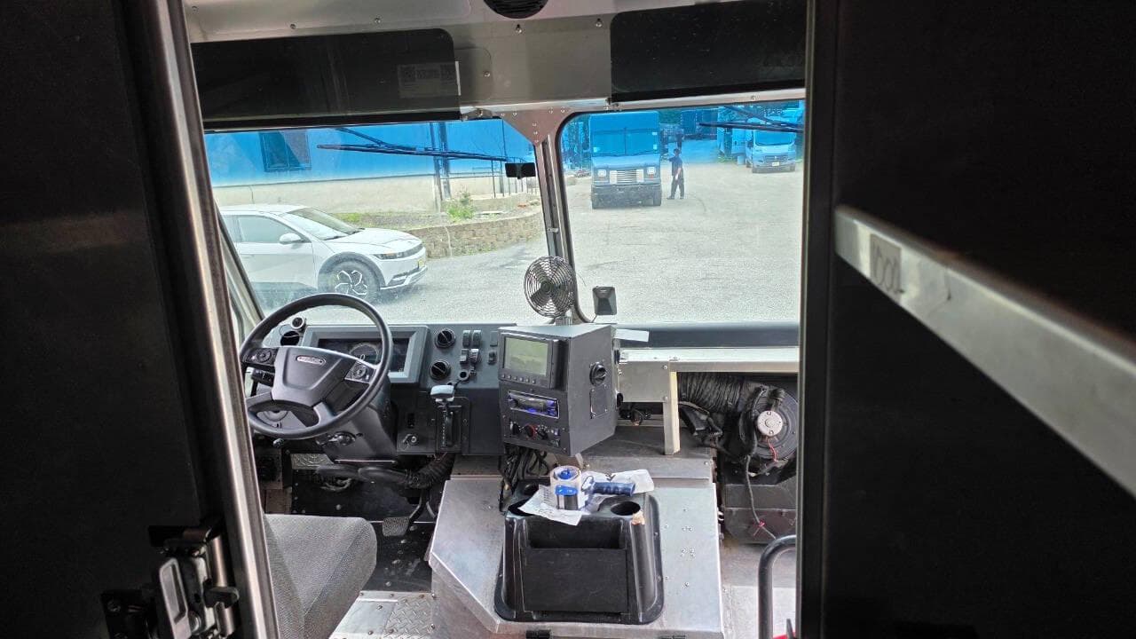 2023 Freightliner MT45 image 9