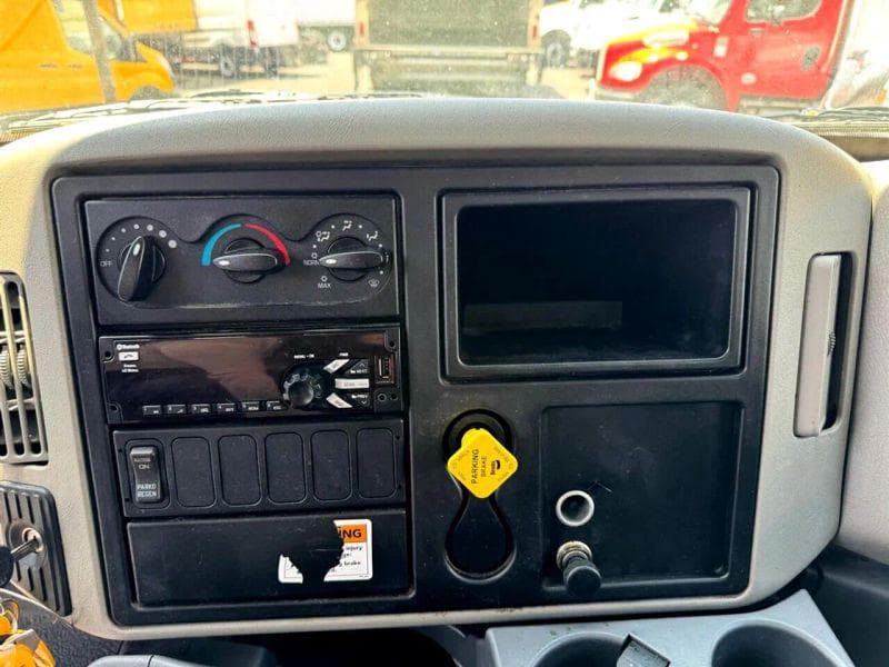2019 International 4300 image 19