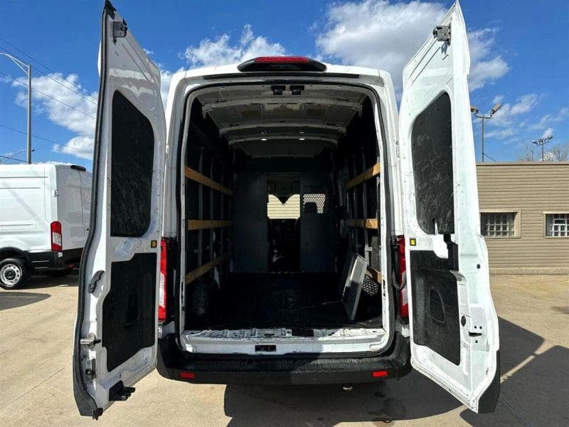 2021 Ford CF8000 image 22