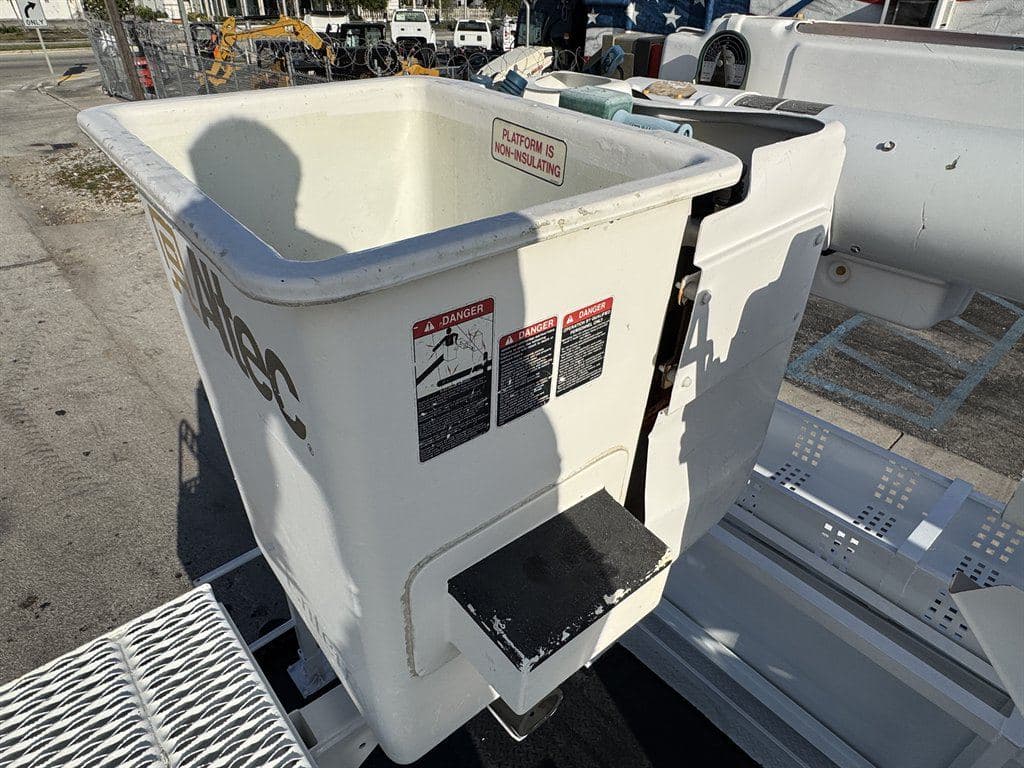 2015 Freightliner M2 106 image 27