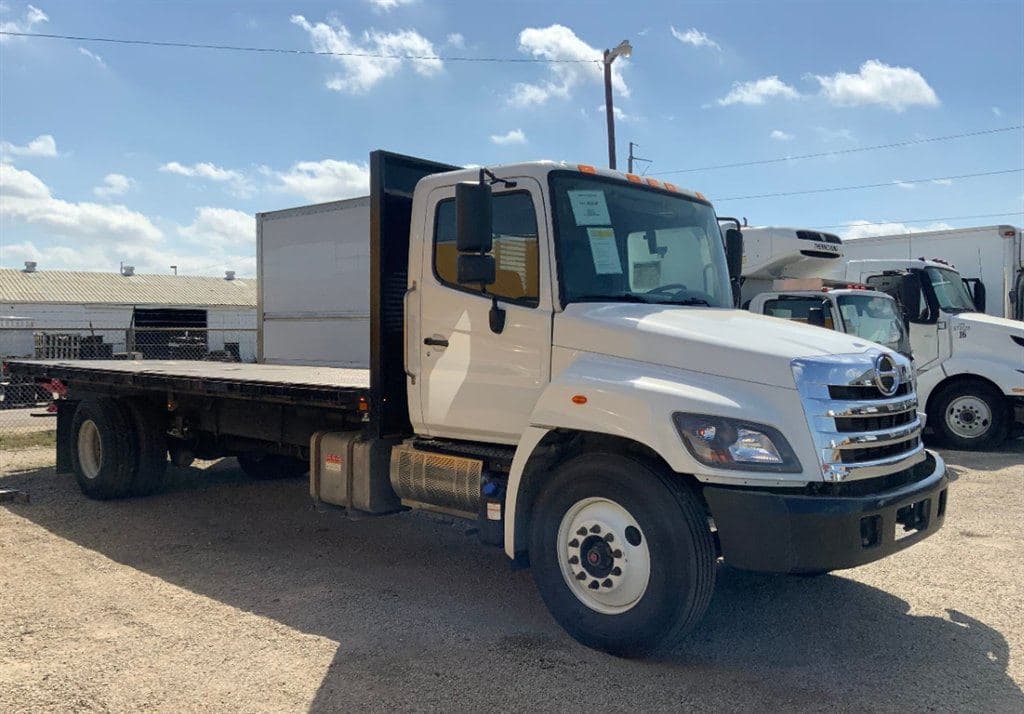 2020 Hino 268 image 1