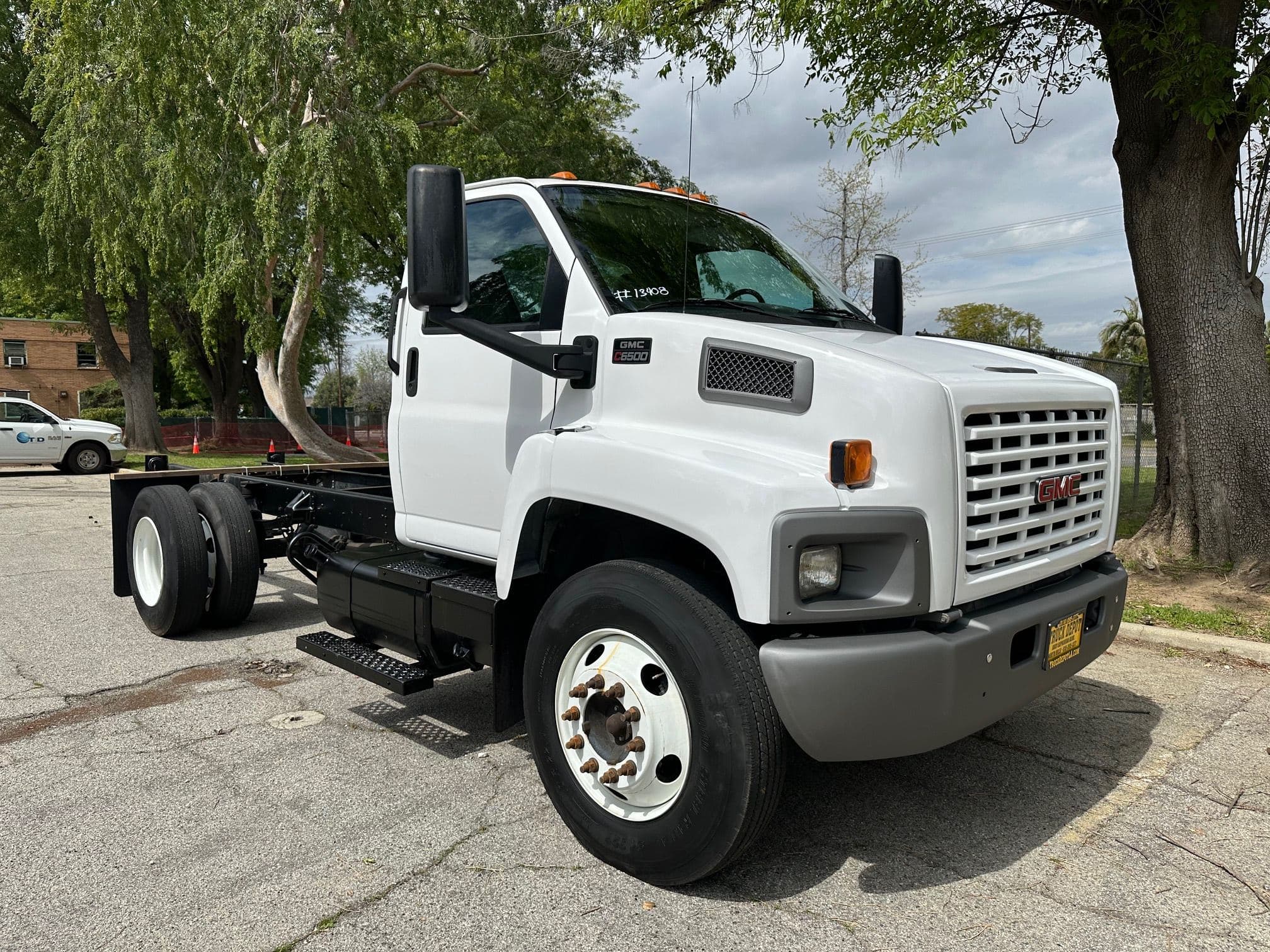 2008 GMC TOPKICK C6500 Cab and Chassis image 1