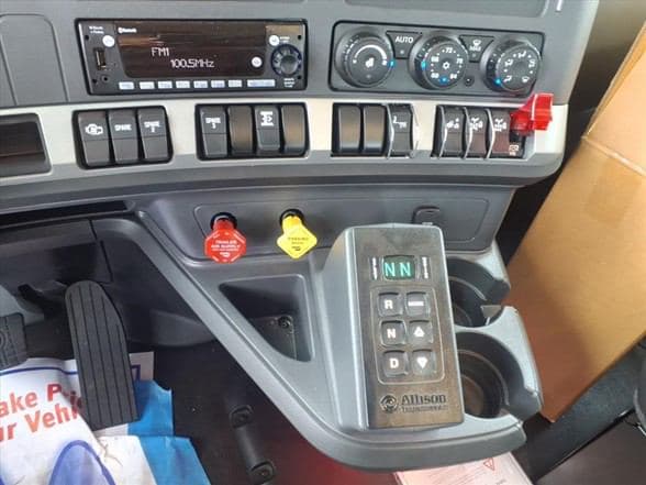 2026 Kenworth T880 image 19