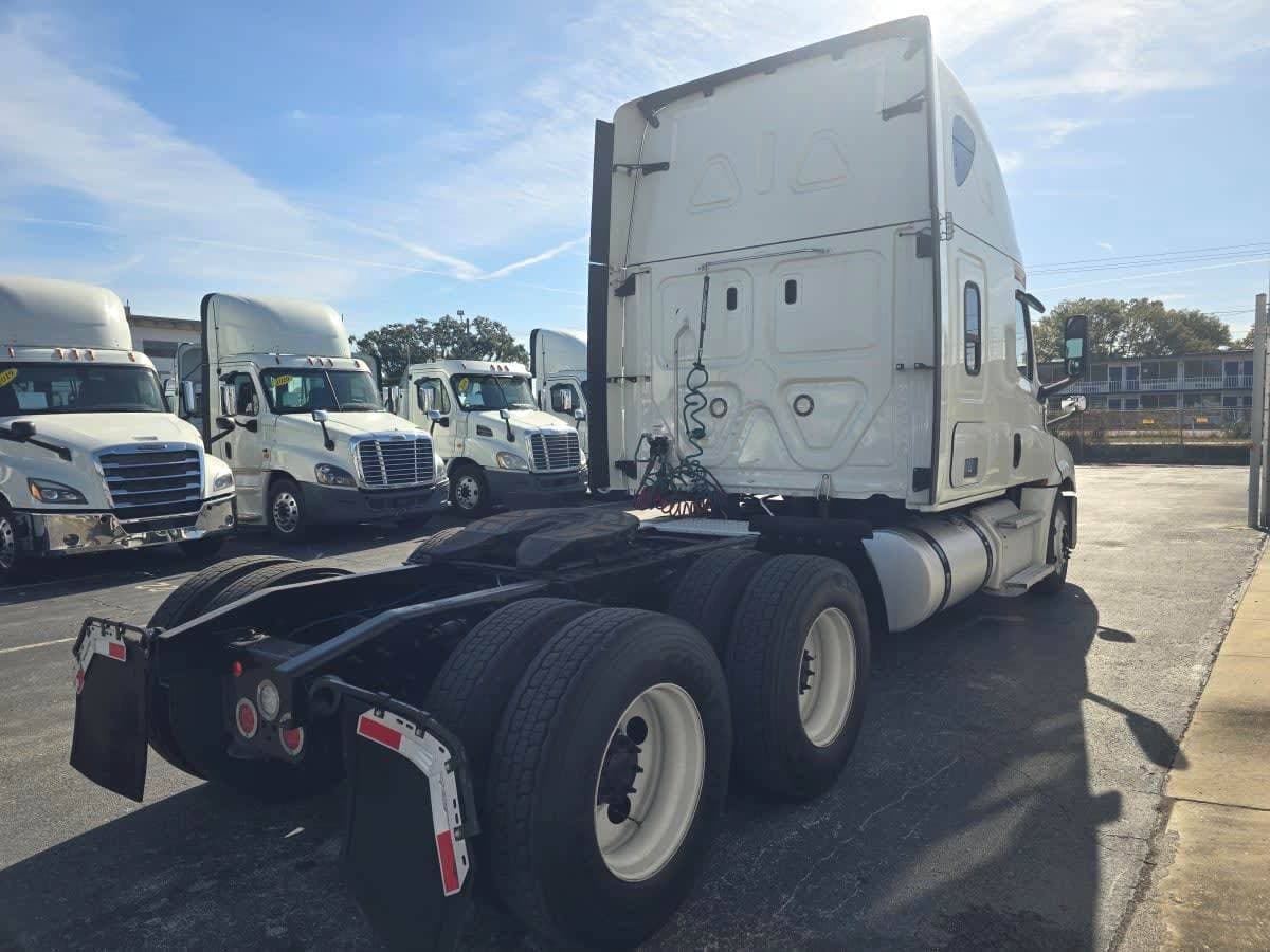 2020 Freightliner Cascadia 126 Sleeper Semi Truck - 80" Condo Sleeper, 455HP, 12 Speed Automatic image 6