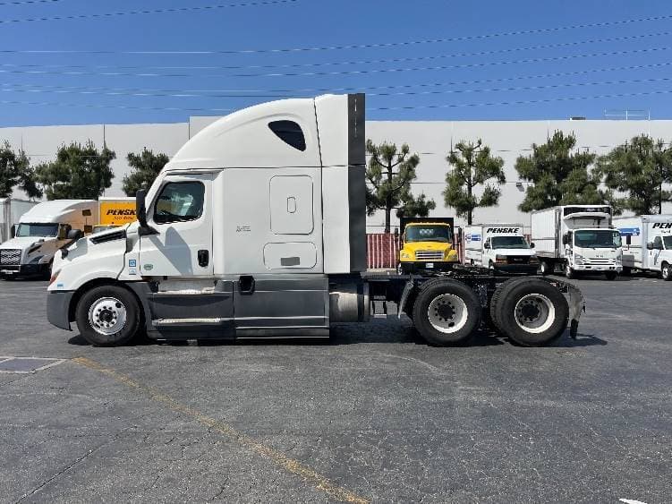 2023 Freightliner Cascadia 126 image 2