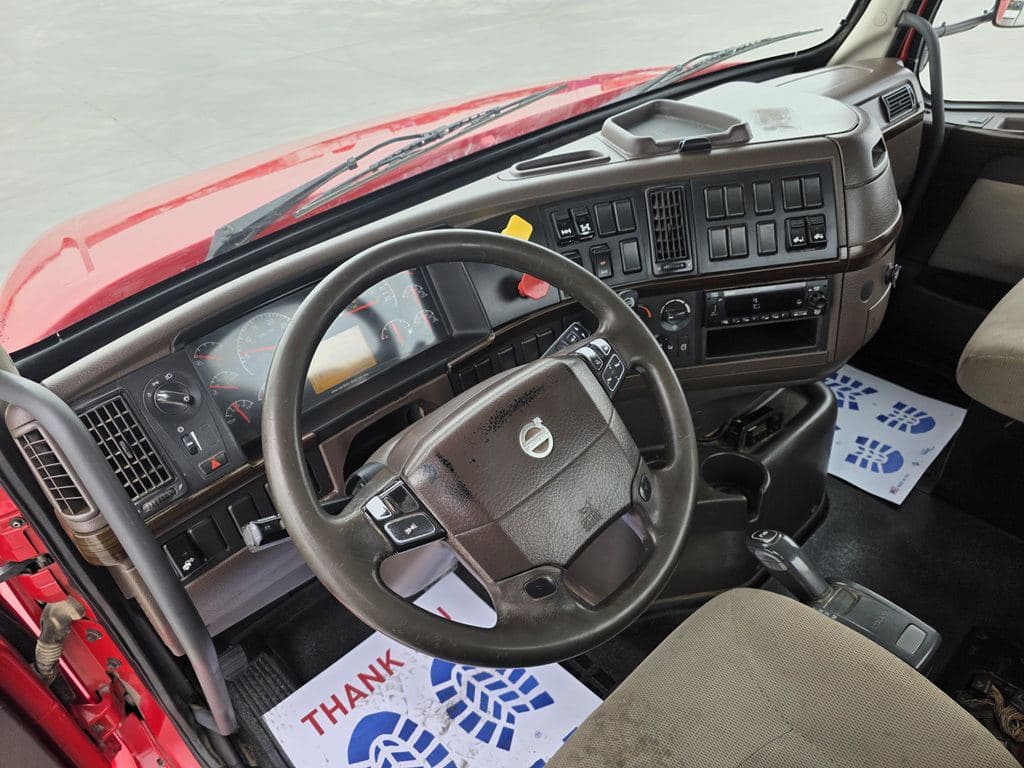 Used 2016 VOLVO VHD84BT image 3