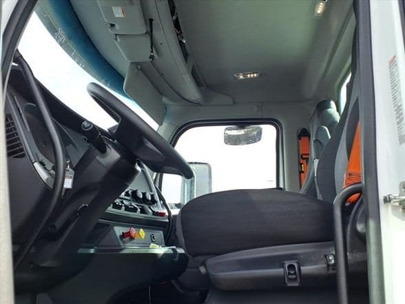 2023 Kenworth T880 image 8