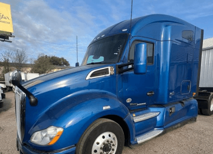 2020 Kenworth T680 image 1