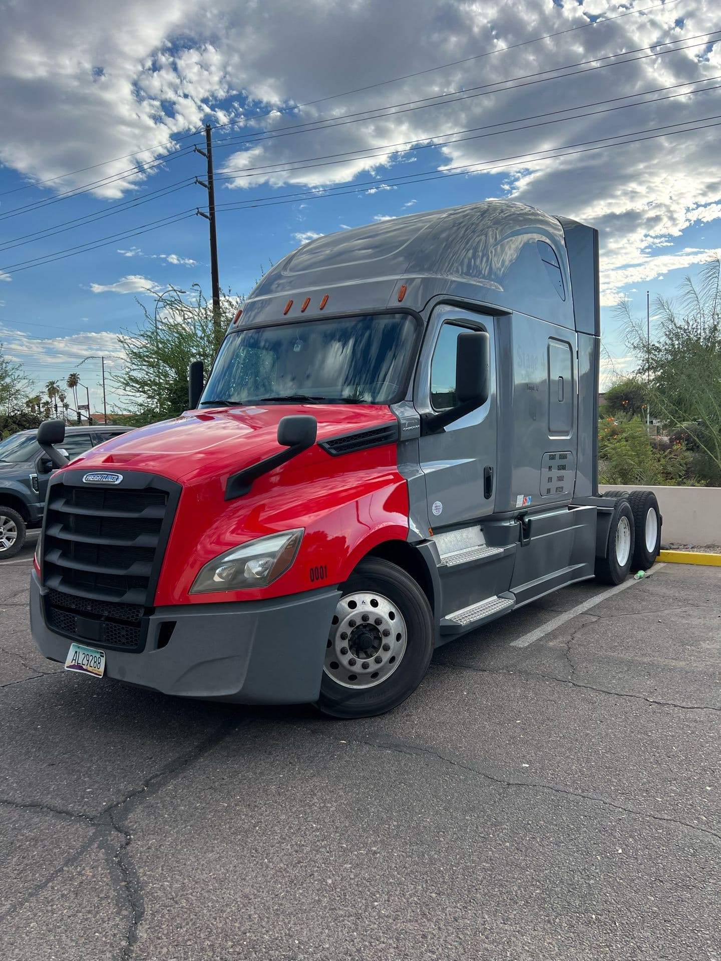 2020 Freightliner Cascadia image 2