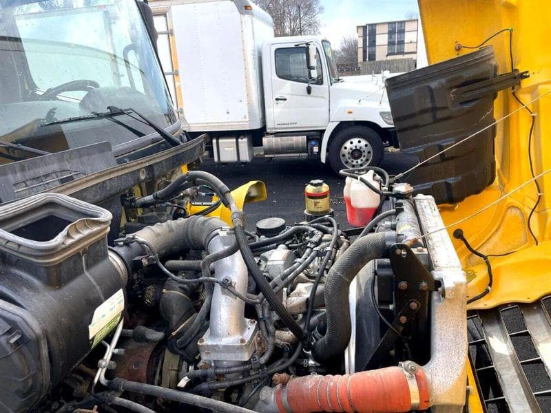 2018 Hino 338 image 18