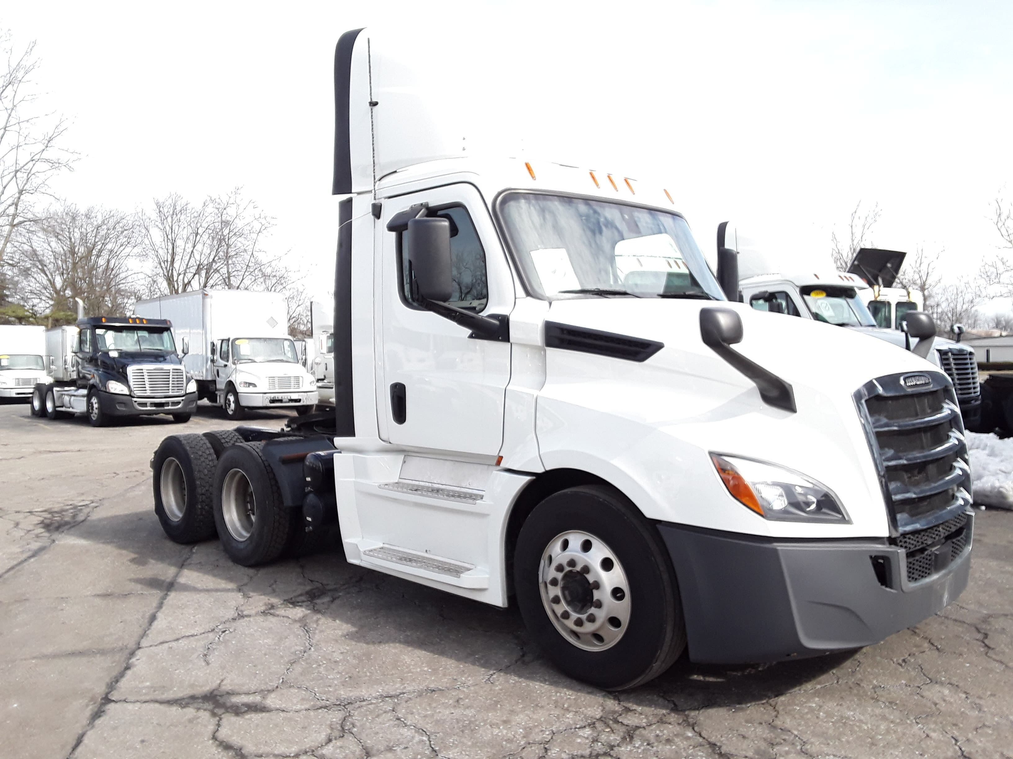 Used 2019 FREIGHTLINER/MERCEDES Conventional - Day Cab - NEW CASCADIA PX12664 image 2