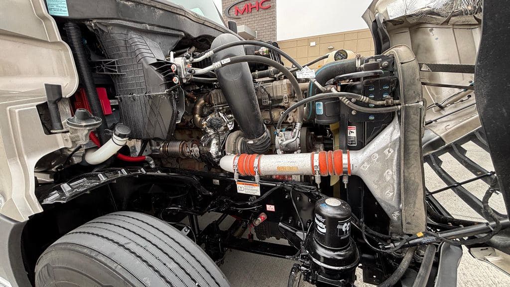 Used 2024 FREIGHTLINER PT126064ST image 14