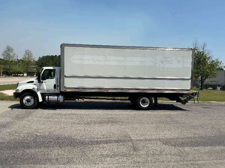 2022 International MV607 Box Truck - 220HP, 6 Speed Automatic, Roll up Door image 4