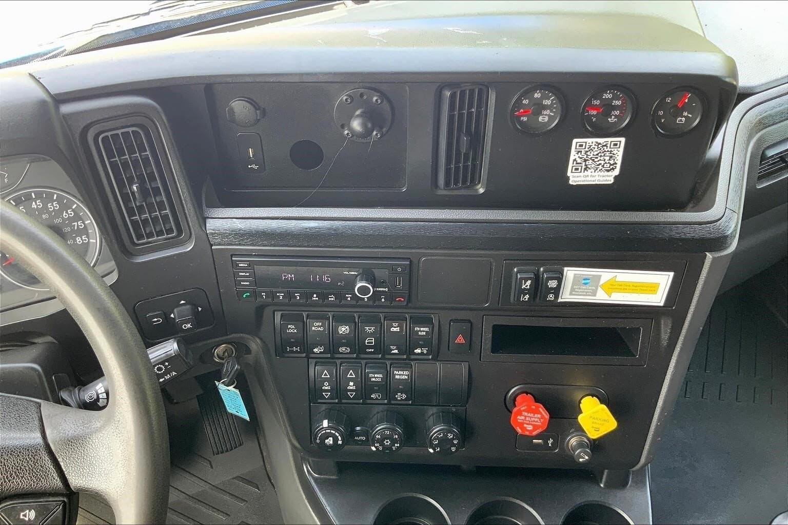 2022 International LT625 Sleeper Semi Truck - 73" Raised Roof Sleeper, A26 450HP, 12 Speed image 11