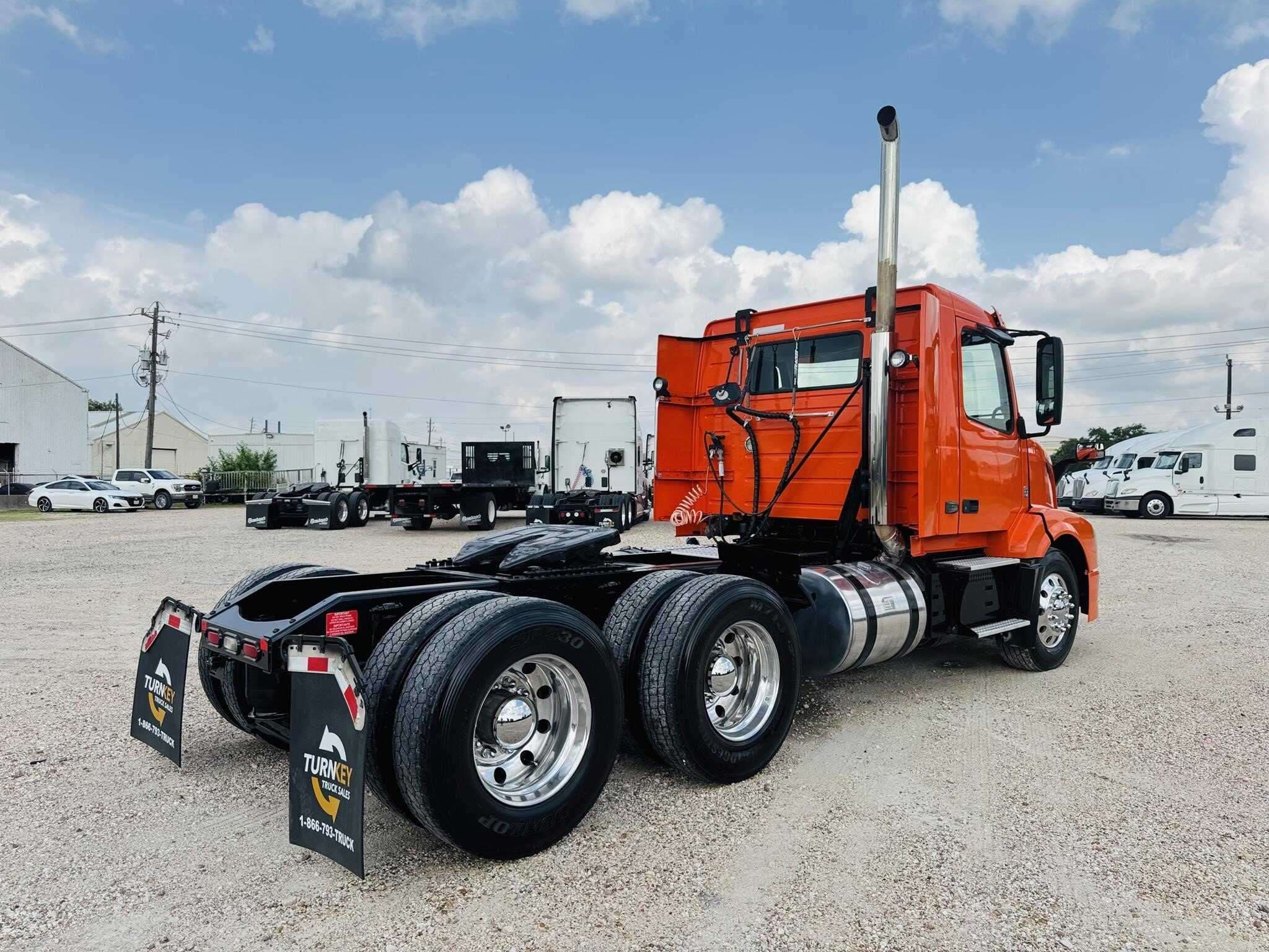 2017 Volvo VNL image 5