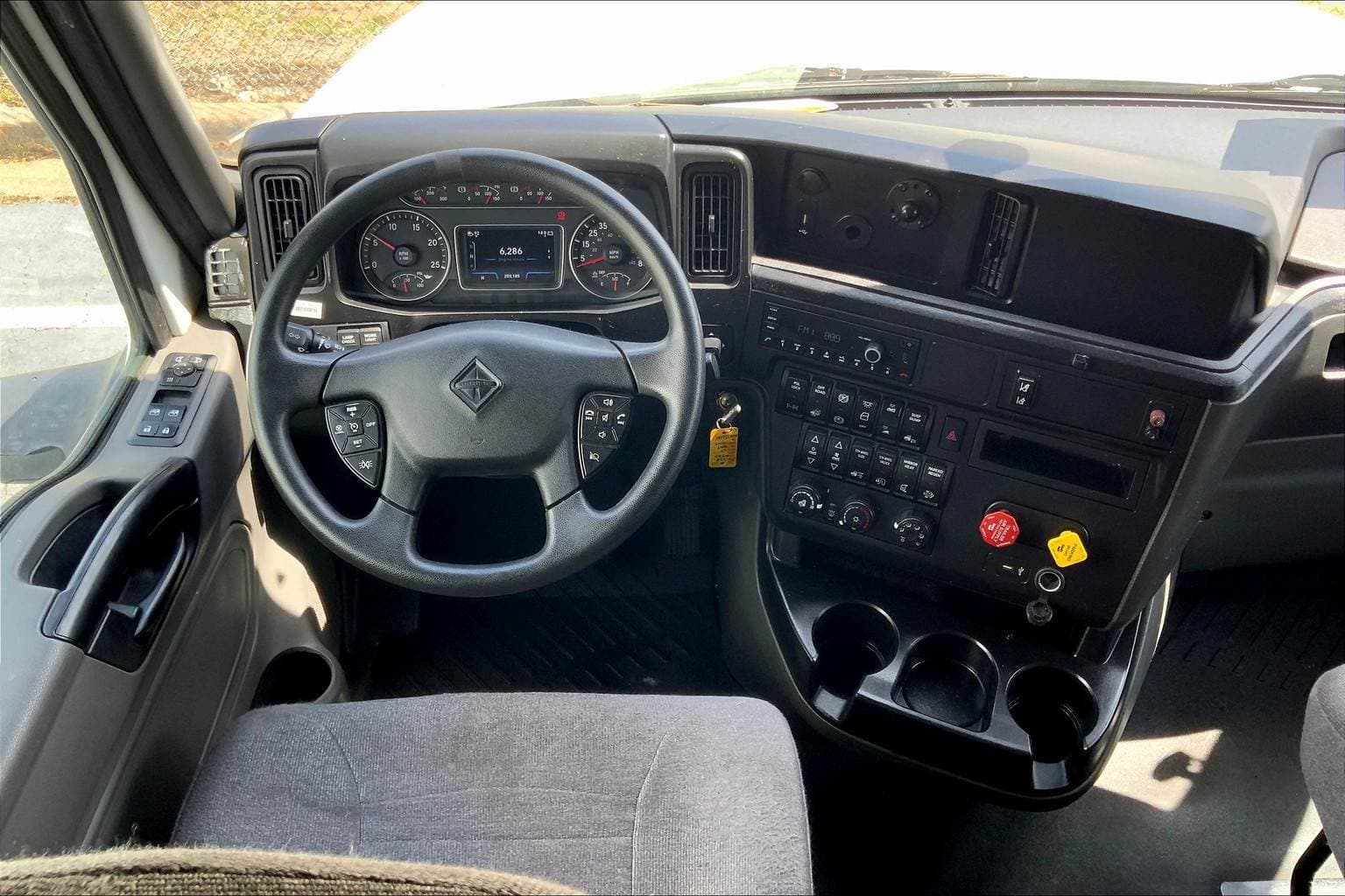 2022 International LT625 Sleeper Semi Truck - 56" Hi Rise Sleeper, Cummins 400HP, 12 Speed image 5