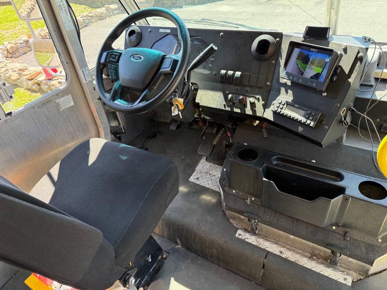 2021 Ford Stripped Chassis image 12