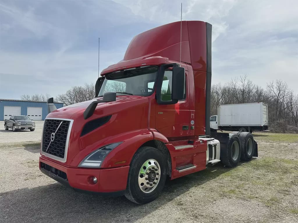 2019 Volvo VNR640 image 2