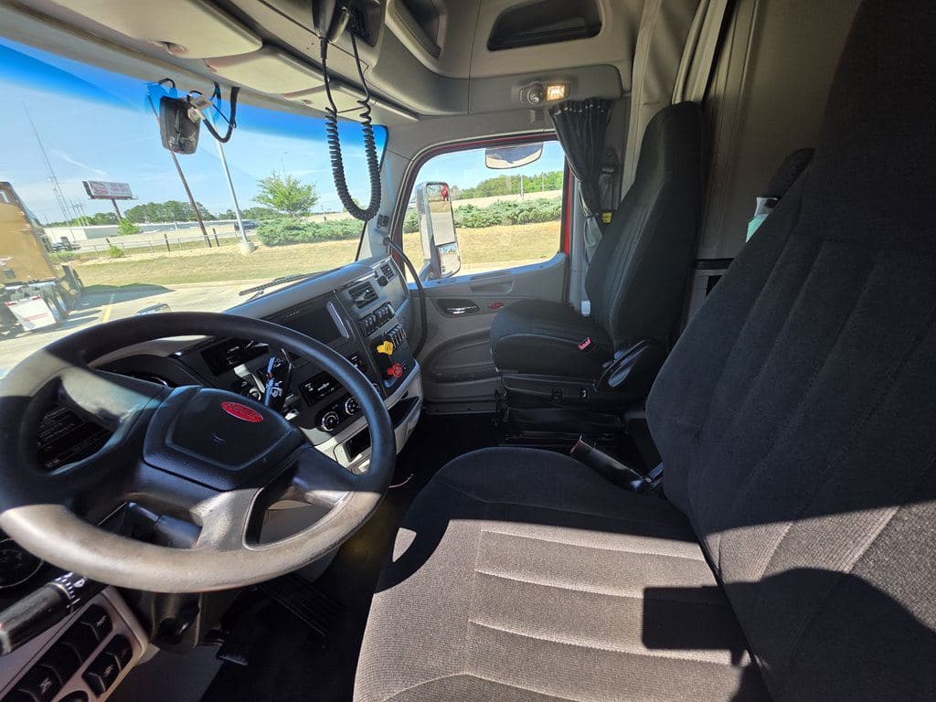 Used 2022 PETERBILT 579 image 14