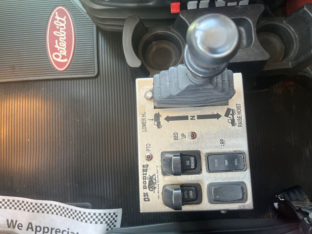 Used 2024 PETERBILT 389 image 19
