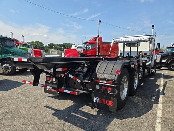 2025 Kenworth T880 image 9